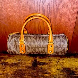 Michael Kors Barrel Bag EUC no callouts!